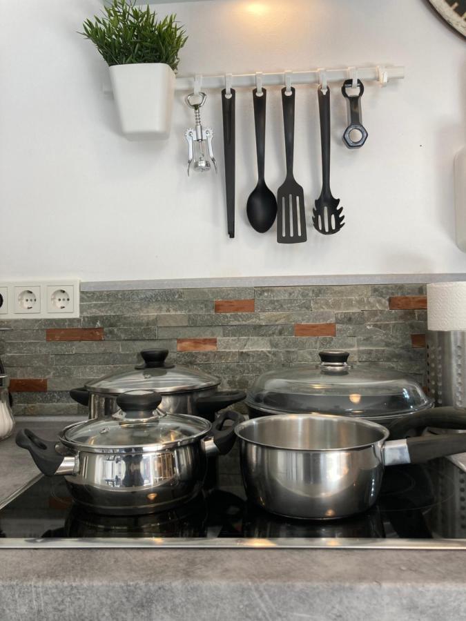 Living At Saarpartments - Adultsonly - Business & Holiday Homes With Kitchen For Long- And Short Term Stay, 3 Min To St Johanner Markt And Points Of Interest Saarbruecken Ngoại thất bức ảnh